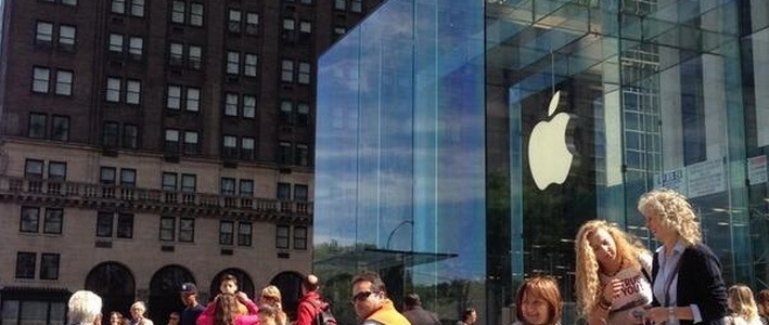 За неанонсированными iPhone 5S в США уже выстраиваются очереди