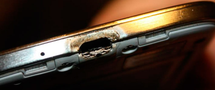 Samsung потребовала удалить видео со сгоревшим Galaxy S4 в обмен на новый смартфон