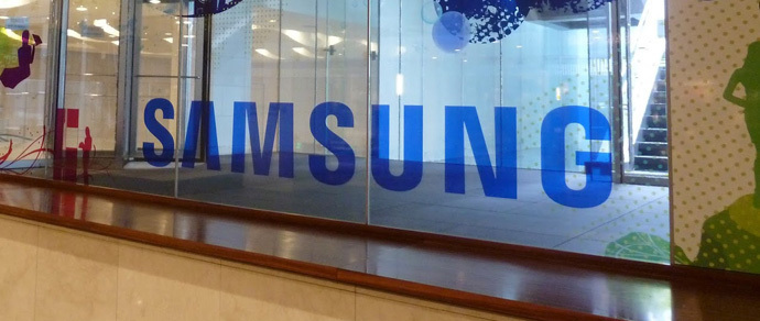 Samsung пообещала выпустить непластиковый смартфон