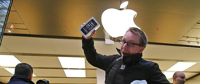 Все больше американцев готовы купить iPhone 6, даже не увидев его