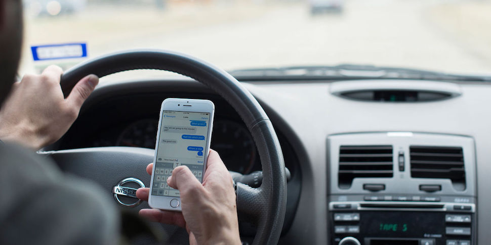 Американский водитель требует прекратить продажи iPhone из-за их опасности