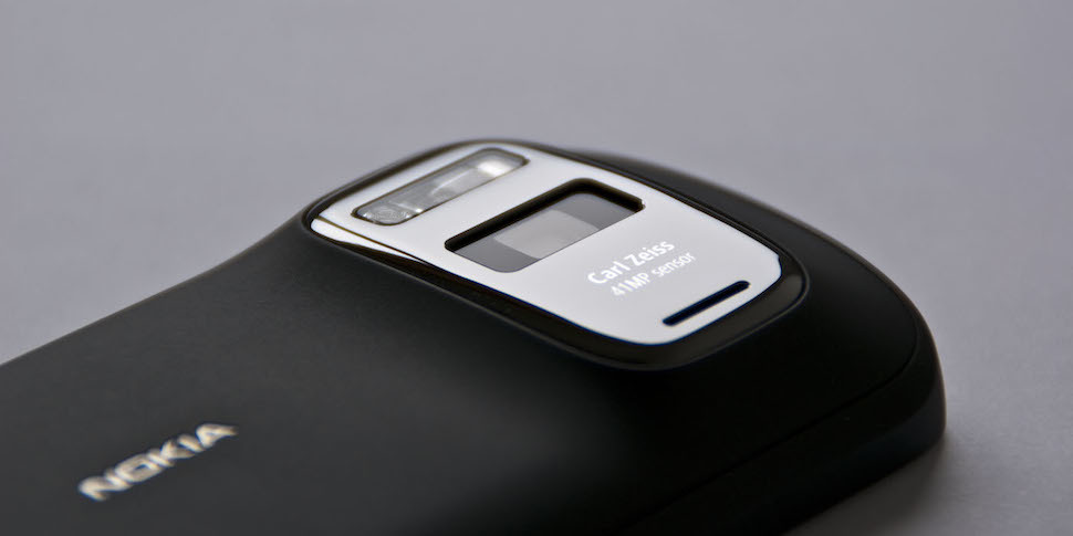 Слухи: будущие смартфоны Nokia получат оптику Carl Zeiss