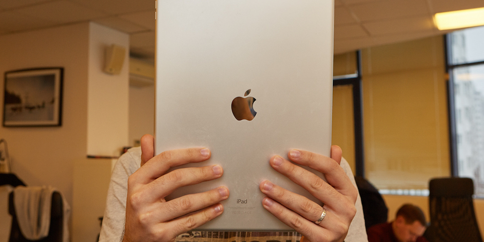 Apple представила обновленный iPad и красный iPhone 7
