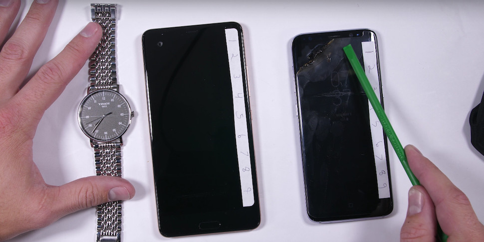 HTC U Ultra с сапфировым стеклом проверили на устойчивость к царапинам