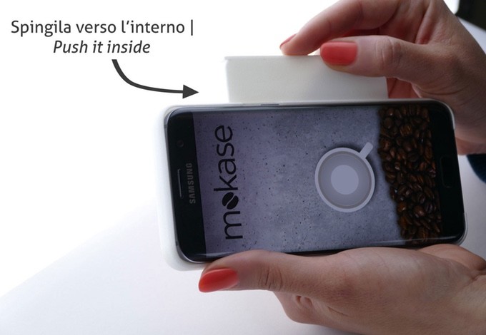 Для смартфона придумали чехол, который делает кофе