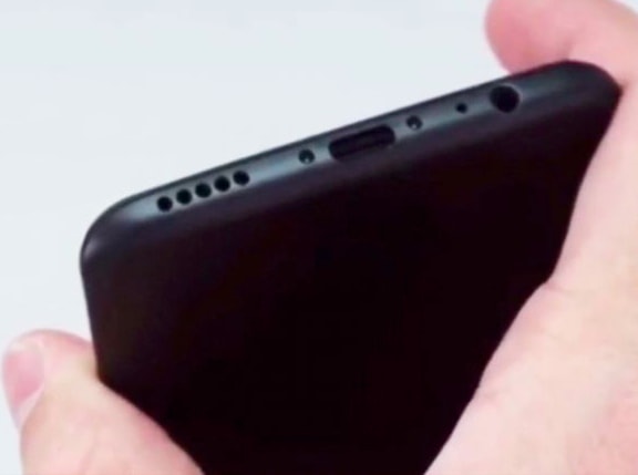 <div>                                 Безрамочный OnePlus 6 с «монобровью» показали на новых фотографиях                            </div>