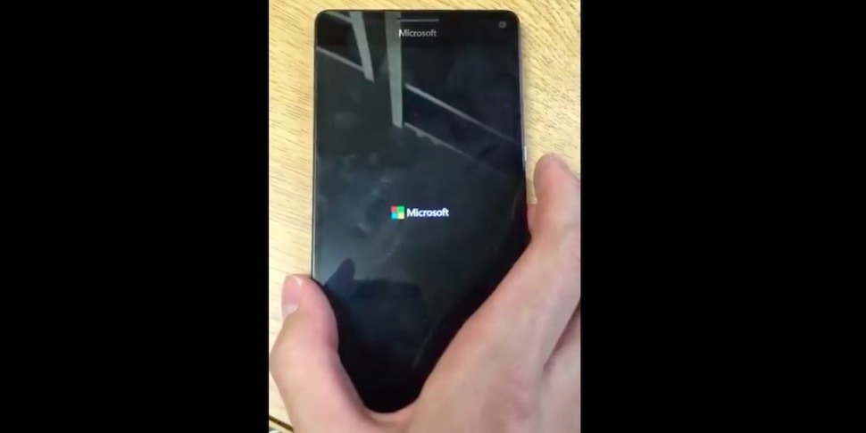 <div>                                 Хакер запускает Windows 10 на смартфоне Lumia 950 XL                            </div>