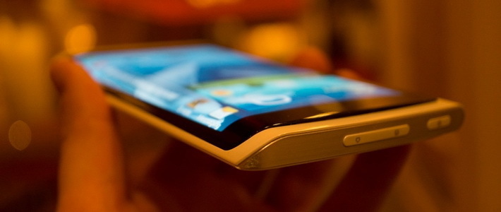 Samsung продемонстрировала прототип смартфона с гибким дисплеем