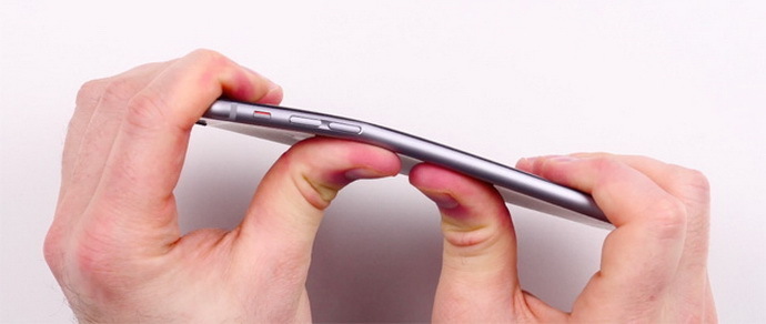 Покупатели жалуются на то, что iPhone 6 Plus гнется