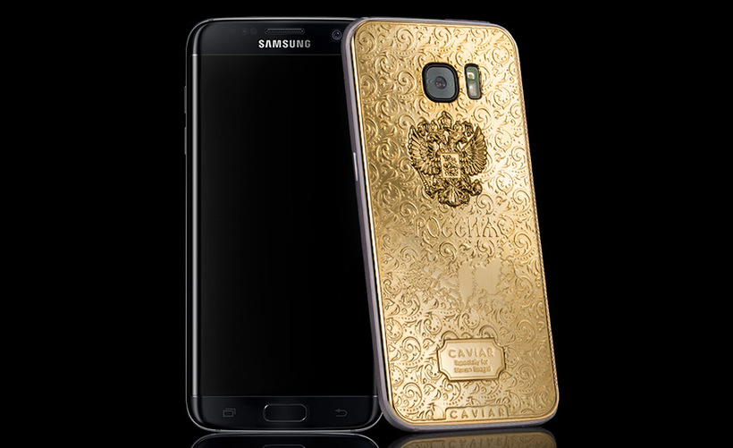 Фотофакт: Стивен Cигал обзавелся «драгоценным» Samsung Galaxy S7 edge