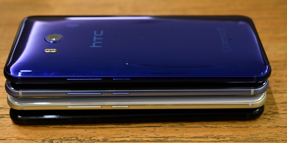HTC представила флагманский смартфон U11 с сенсорными рамками