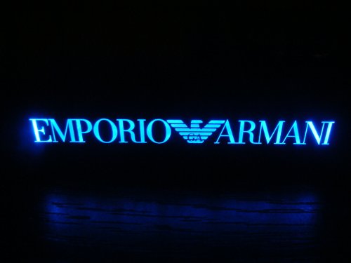 Samsung M7500 Emporio ARMANI Night Effect для молодых и стильных – имидж ночью и днём!