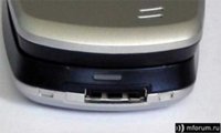 Разъем у LG G7100 такой же, как и у 7000-й серии. Любопытно, что над ним размещен красный светодиод, загорающийся при подключении зарядного устройства.