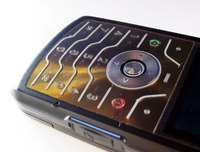 Тест сотового телефона Motorola SLVR L7: Площе плоского 