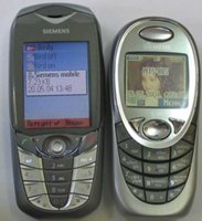 Siemens S65 (слева) и его "папа" - Siemens S55 (справа).